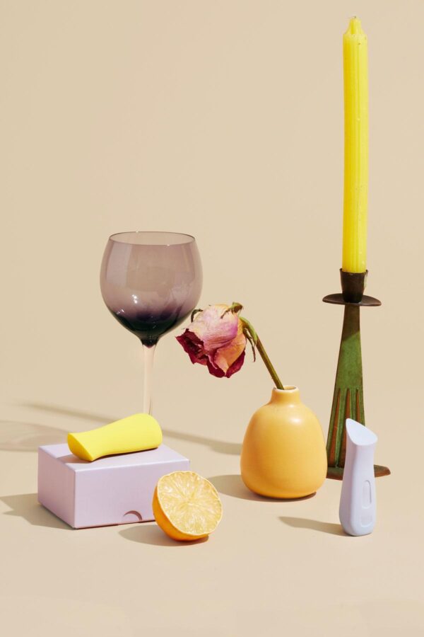 Kip Dame in a table with various objects